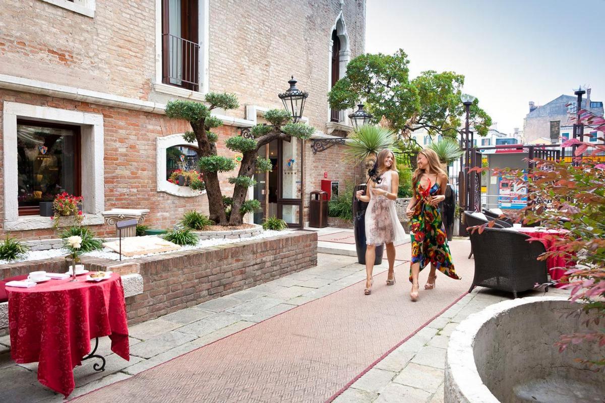 Pesaro Palace Venice Exterior photo