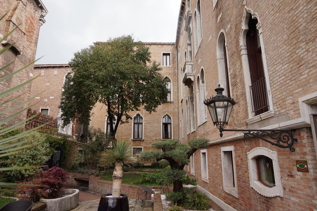 Pesaro Palace Venice Exterior photo